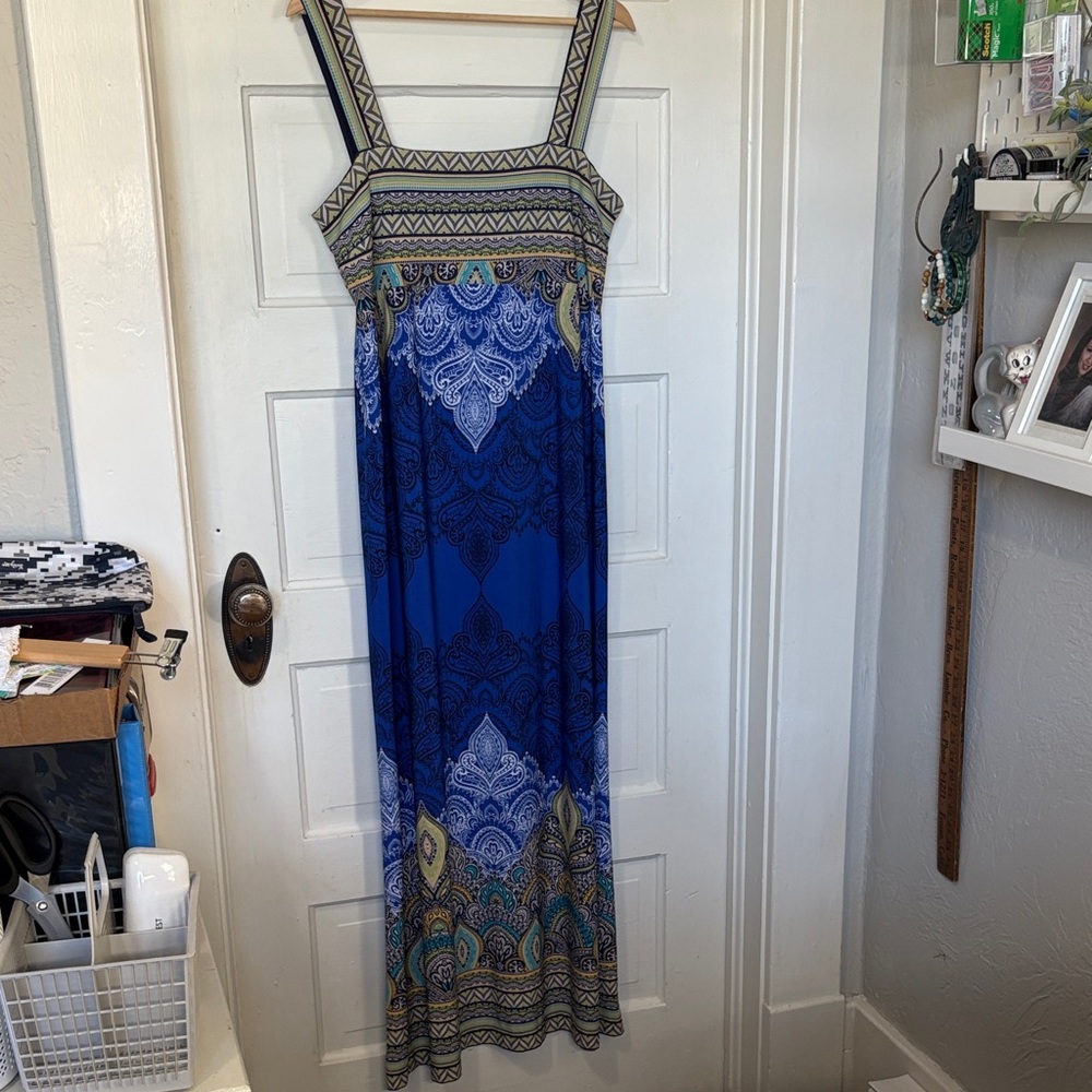 Sandra Darren Blue and Gold Patterned Maxi Dress